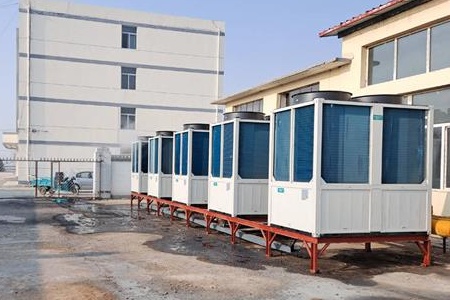 小区冬季受严寒困扰，空气能提供智慧解决方案