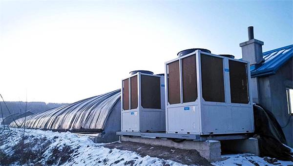 采用空气源热泵设备：让温室大棚全年温暖如春