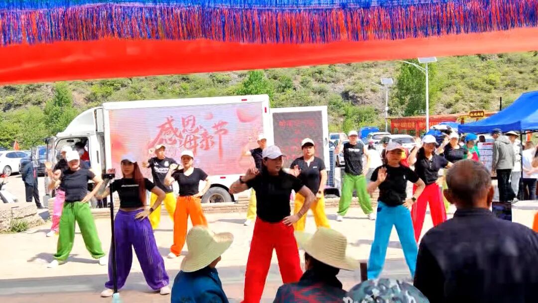 当五一遇见母亲节:哈唯在承德用饺子宴“包”住用户的心!