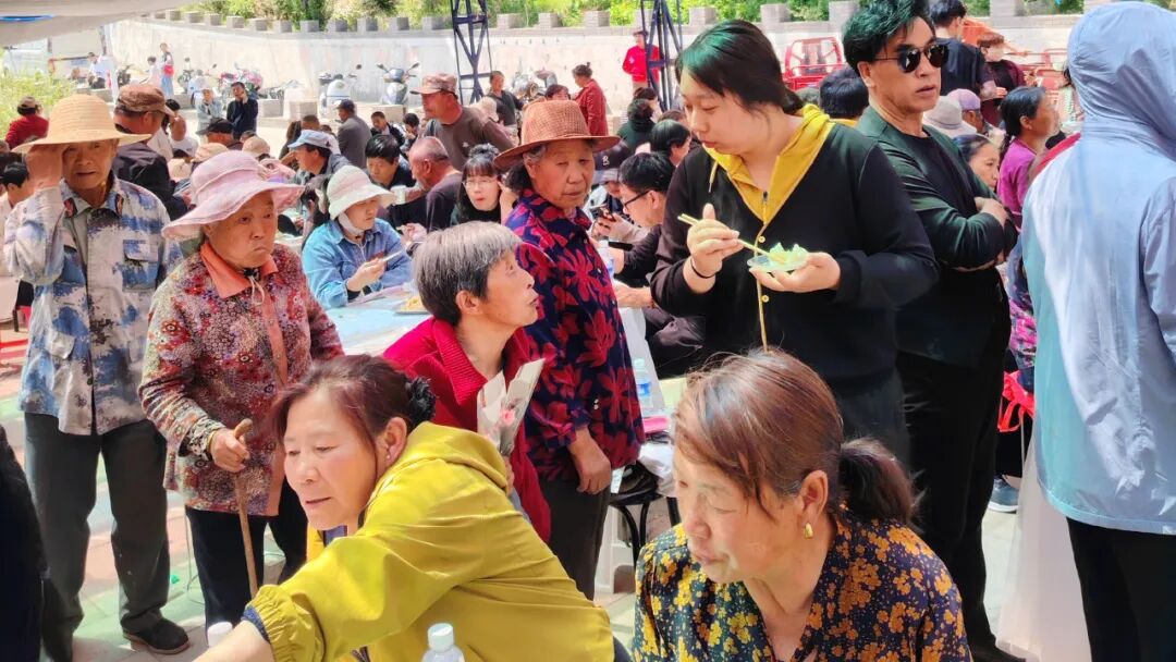 当五一遇见母亲节：哈唯在承德用饺子宴“包”住用户的心！
